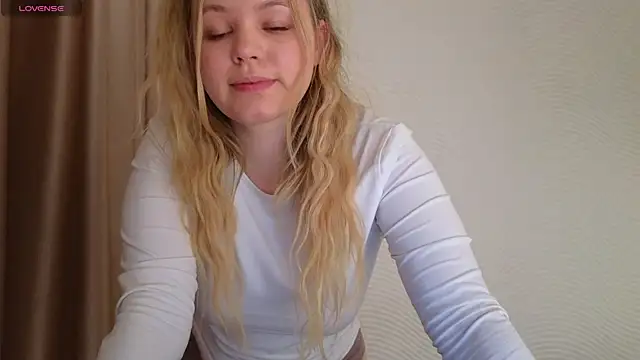 Snapshot of Milana15 chatting on April 2026 04:36:02 PM Milana15 online show from April 2026 04:36:02 PM