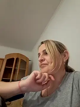 Malichkaanna30 online show from February 2025 05:57:02 PM