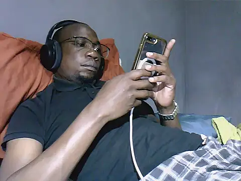 Snapshot of TheeRealShow chatting on May 2026 09:31:02 PM TheeRealShow online show from May 2026 09:31:02 PM