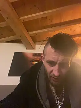 Bigkisslove online show from March 2026 03:21:01 AM