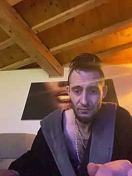 Bigkisslove online show from March 2026 04:16:01 AM