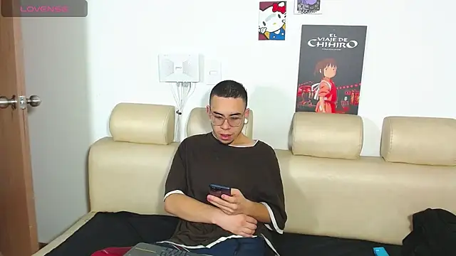 Snapshot of Hot_Teens69 chatting on March 2025 01:13:01 AM Hot Teens69 online show from March 2025 01:13:01 AM