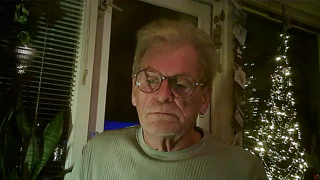 Snapshot of JanidGrunn chatting on January 2026 07:27:01 PM JanidGrunn online show from January 2026 07:27:01 PM
