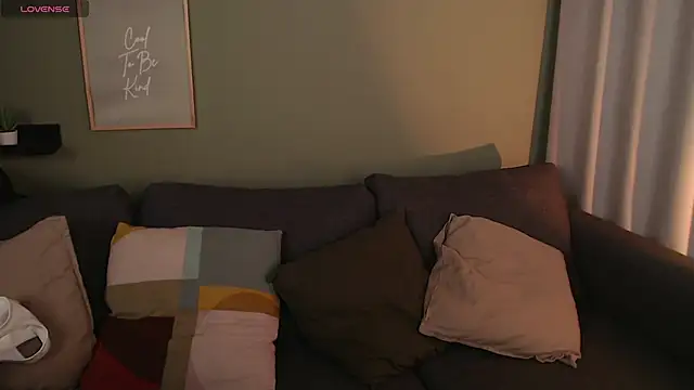 Bellla Haddid online show from January 2025 12:33:01 AM