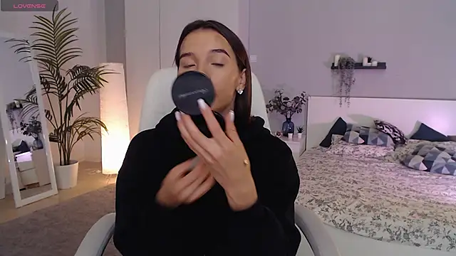 Bellla Haddid online show from September 2025 01:31:02 AM