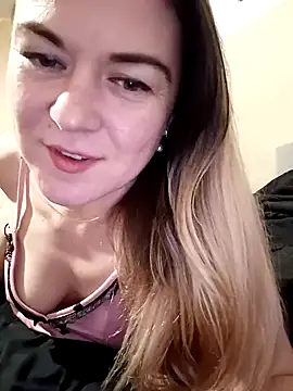 Snapshot of LunikaLunaX chatting on December 2024 09:19:01 PM LunikaLunaX online show from December 2024 09:19:01 PM