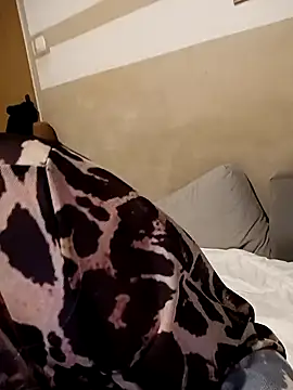 Snapshot of LunikaLunaX chatting on January 2025 07:04:01 PM LunikaLunaX online show from January 2025 07:04:01 PM