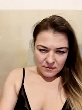 Snapshot of LunikaLunaX chatting on February 2025 06:22:01 PM LunikaLunaX online show from February 2025 06:22:01 PM