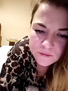 Snapshot of LunikaLunaX chatting on February 2025 06:42:01 PM LunikaLunaX online show from February 2025 06:42:01 PM