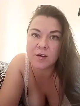 Snapshot of LunikaLunaX chatting on February 2026 09:52:02 AM LunikaLunaX online show from February 2026 09:52:02 AM