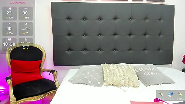 Snapshot of SaraDreamss chatting on February 2025 08:49:02 PM SaraDreamss online show from February 2025 08:49:02 PM