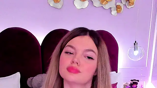 ZaraBloom online show from March 2026 04:13:01 PM