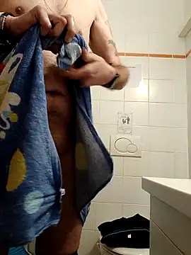 Snapshot of pascalino100 chatting on March 2026 06:50:01 AM pascalino100 online show from March 2026 06:50:01 AM