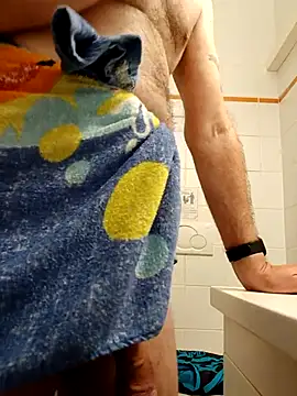 Snapshot of pascalino100 chatting on April 2026 06:02:02 AM pascalino100 online show from April 2026 06:02:02 AM