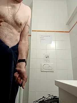 Snapshot of pascalino100 chatting on April 2026 05:52:01 AM pascalino100 online show from April 2026 05:52:01 AM