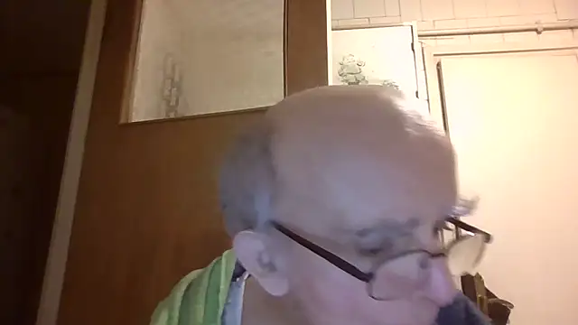 Snapshot of mariusica1@xh chatting on April 2026 07:07:02 PM mariusica1xh online show from April 2026 07:07:02 PM