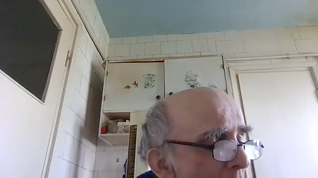 Snapshot of mariusica1@xh chatting on April 2026 10:47:02 AM mariusica1xh online show from April 2026 10:47:02 AM