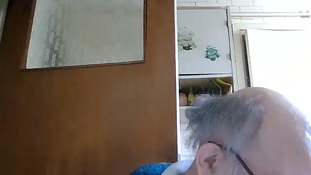 Snapshot of mariusica1@xh chatting on April 2026 03:32:01 PM mariusica1xh online show from April 2026 03:32:01 PM