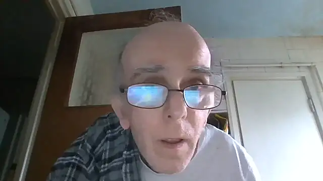 Snapshot of mariusica1@xh chatting on May 2026 06:33:02 AM mariusica1xh online show from May 2026 06:33:02 AM
