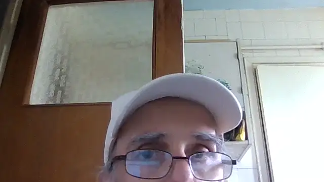Snapshot of mariusica1@xh chatting on May 2026 12:13:02 PM mariusica1xh online show from May 2026 12:13:02 PM