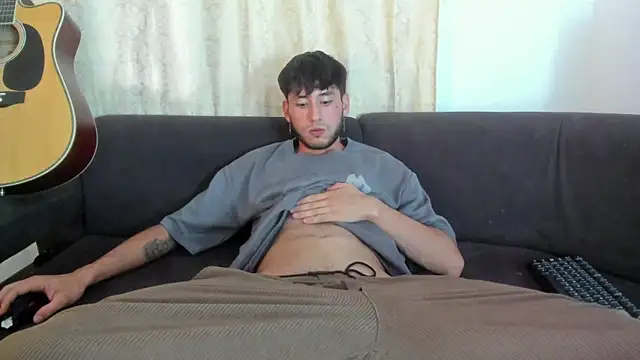 Snapshot of Henrikk_senn chatting on September 2025 09:15:02 PM Henrikk senn online show from September 2025 09:15:02 PM