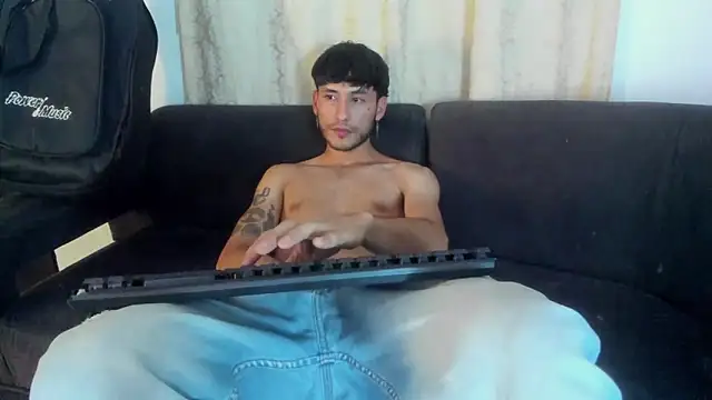 Snapshot of Henrikk_senn chatting on October 2025 09:18:02 AM Henrikk senn online show from October 2025 09:18:02 AM
