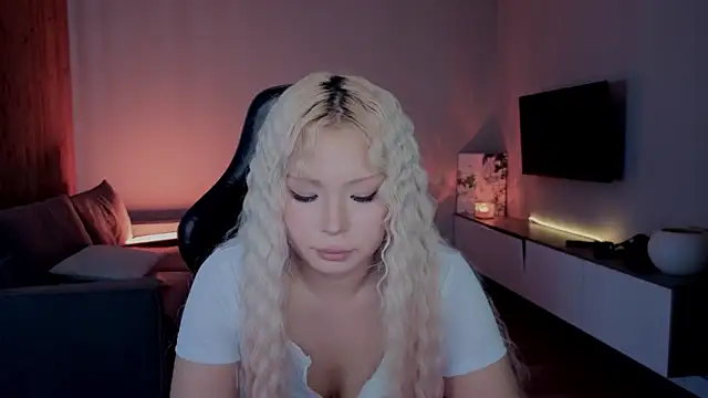 RileyMee online show from April 2026 06:19:02 AM