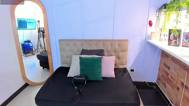 Snapshot of amber-hill chatting on July 2026 12:09:01 PM amber-hill online show from July 2026 12:09:01 PM