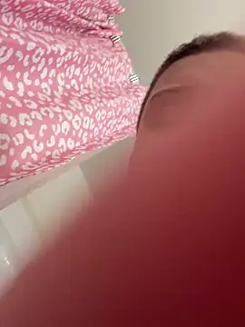 Snapshot of SexyHoneyRedd chatting on February 2026 01:40:01 PM SexyHoneyRedd online show from February 2026 01:40:01 PM