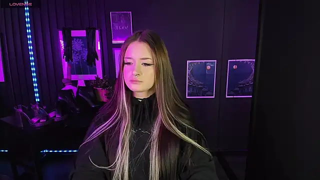 Lily Moonlight online show from February 2025 01:55:01 PM