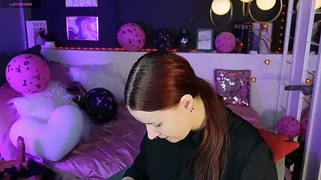 Lily Moonlight online show from February 2026 07:02:02 AM