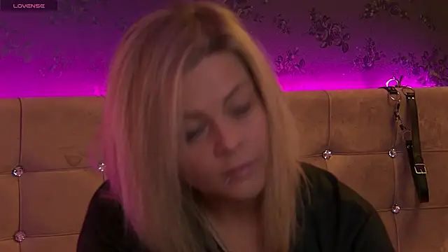 ZoeMesmerize online show from November 2025 11:00:02 AM