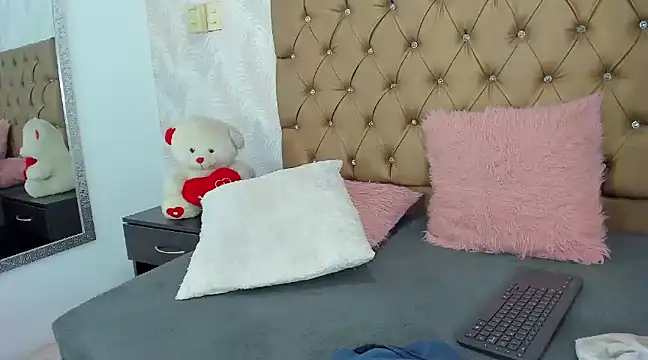 Snapshot of any_rox chatting on February 2025 03:52:01 PM any rox online show from February 2025 03:52:01 PM