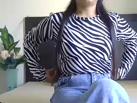 Snapshot of WildRuhi20 chatting on January 2025 06:39:01 AM WildRuhi20 online show from January 2025 06:39:01 AM