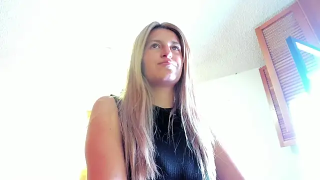 GiaRoussel online show from March 2026 01:38:01 PM