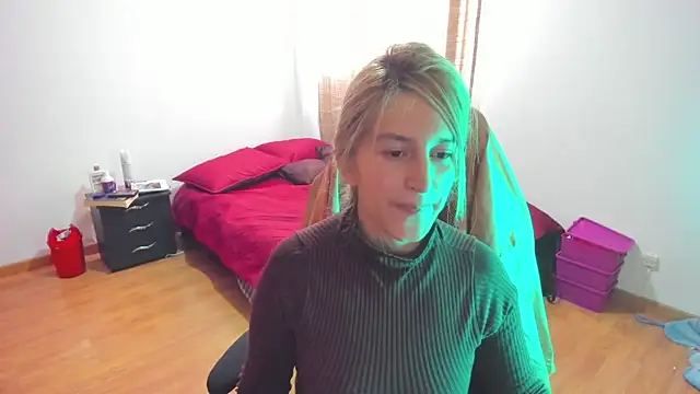 GiaRoussel online show from April 2026 03:56:01 PM