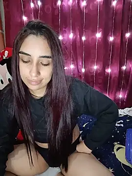 Snapshot of ifeelverywet_andhot chatting on May 2026 04:01:02 PM ifeelverywet andhot online show from May 2026 04:01:02 PM