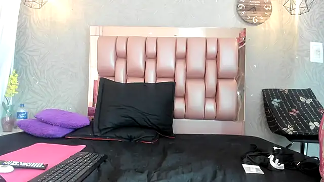 KOURTNEY-- online show from November 2025 06:30:02 PM