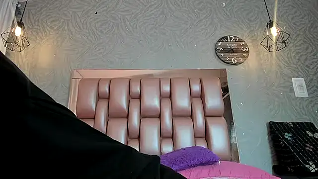 KOURTNEY-- online show from November 2025 02:15:02 AM