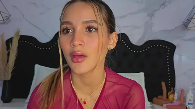 Snapshot of Carohorny4u chatting on April 2026 12:53:01 AM Carohorny4u online show from April 2026 12:53:01 AM