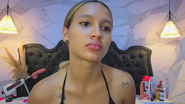 Snapshot of Carohorny4u chatting on May 2026 09:57:02 PM Carohorny4u online show from May 2026 09:57:02 PM
