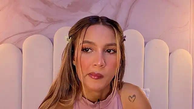 Snapshot of Carohorny4u chatting on May 2026 09:13:01 PM Carohorny4u online show from May 2026 09:13:01 PM