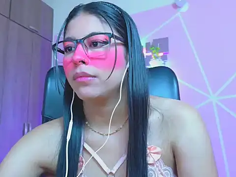 Snapshot of _ALLYSON18_ chatting on April 2026 01:41:02 PM ALLYSON18 online show from April 2026 01:41:02 PM