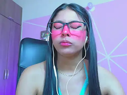 Snapshot of _ALLYSON18_ chatting on May 2026 02:45:01 PM ALLYSON18 online show from May 2026 02:45:01 PM