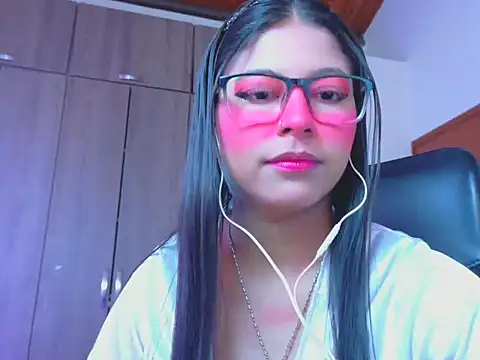 Snapshot of _ALLYSON18_ chatting on June 2026 12:00:02 PM ALLYSON18 online show from June 2026 12:00:02 PM