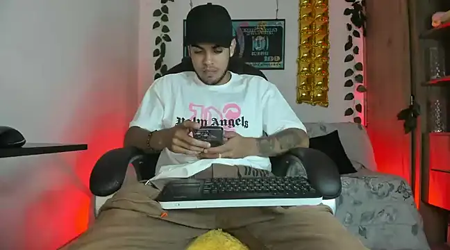 mikee scooth online show from January 2025 07:10:02 PM