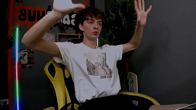 Snapshot of LukeSweet chatting on December 2025 10:42:02 AM LukeSweet online show from December 2025 10:42:02 AM