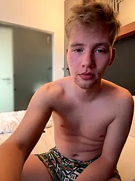 Snapshot of CDLukeLucy420 chatting on October 2025 04:05:02 PM CDLukeLucy420 online show from October 2025 04:05:02 PM