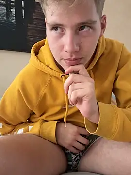 Snapshot of CDLukeLucy420 chatting on October 2025 09:50:02 AM CDLukeLucy420 online show from October 2025 09:50:02 AM