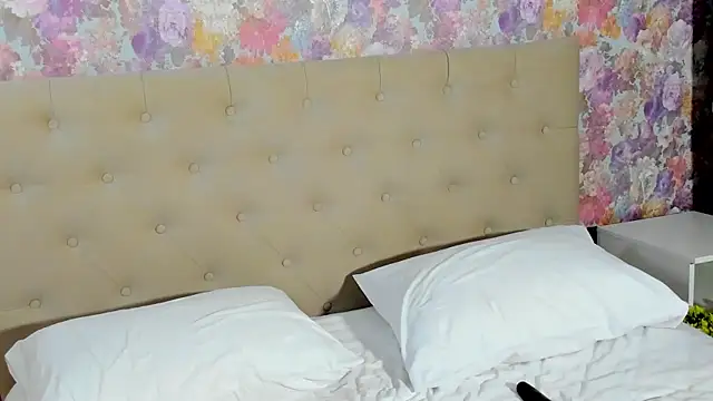 emma77  online show from October 2025 07:58:02 PM